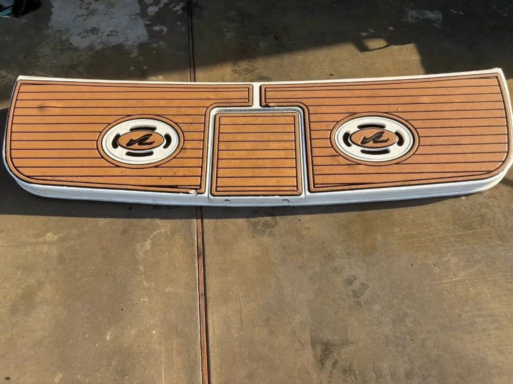 [10093] OEM 1998 Sea Ray 310 Sundancer Swim Platform – Used