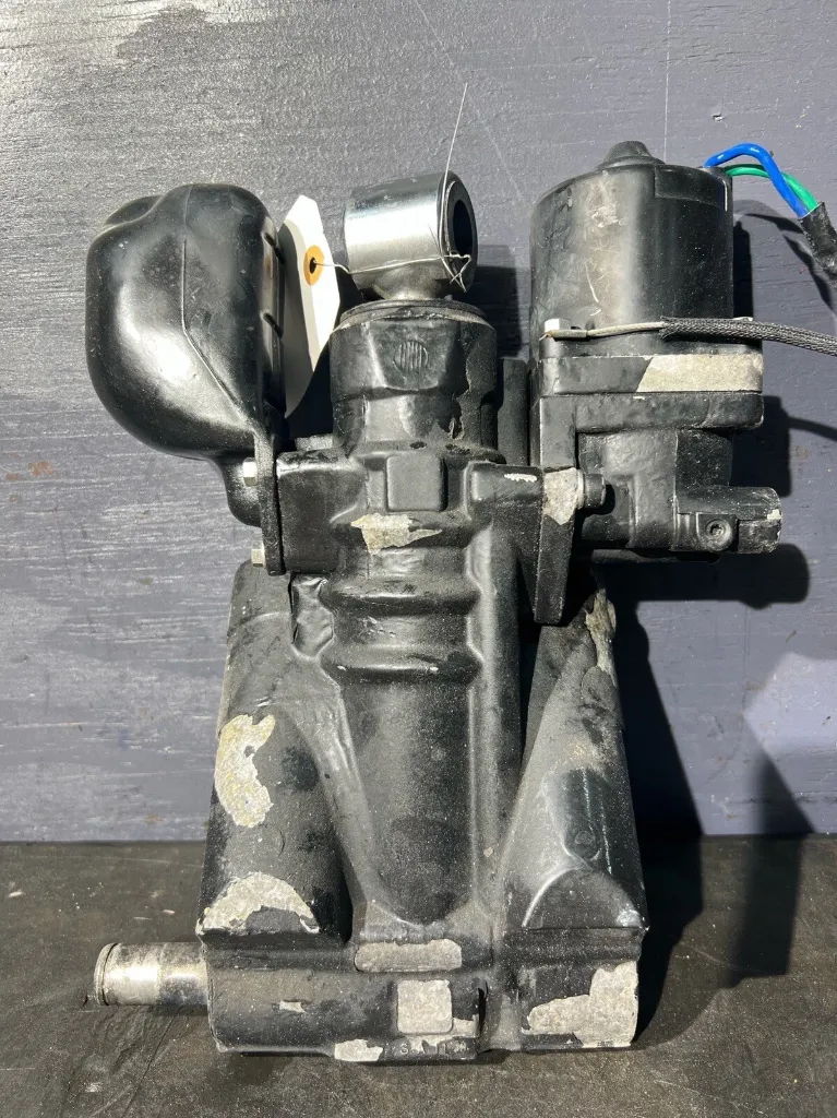 Evinrude ETEC 150HP Tilt & Trim Unit 5005113 – E150DSLSCR – Freshwater Used