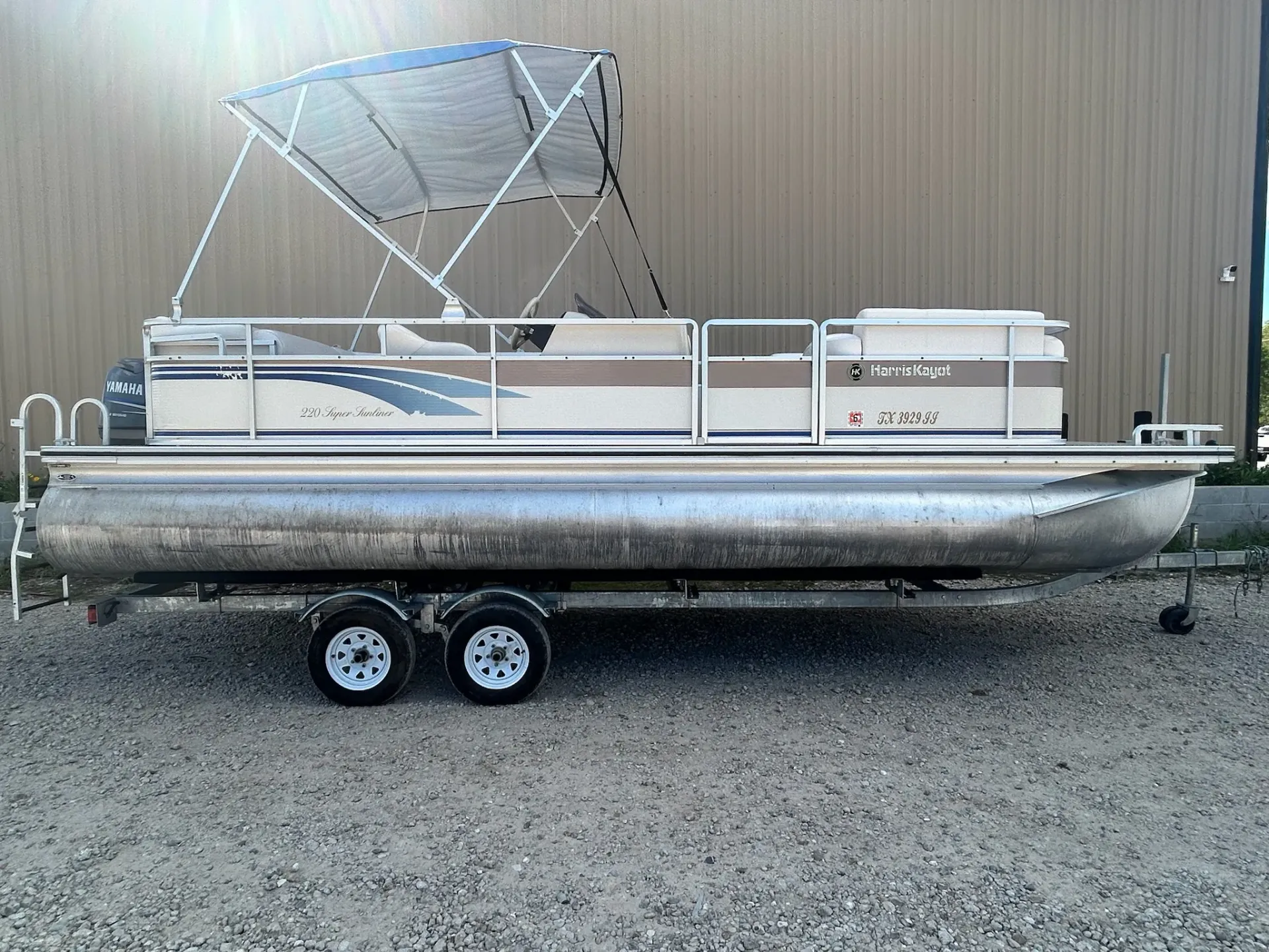 2000 220 Harris Sunliner