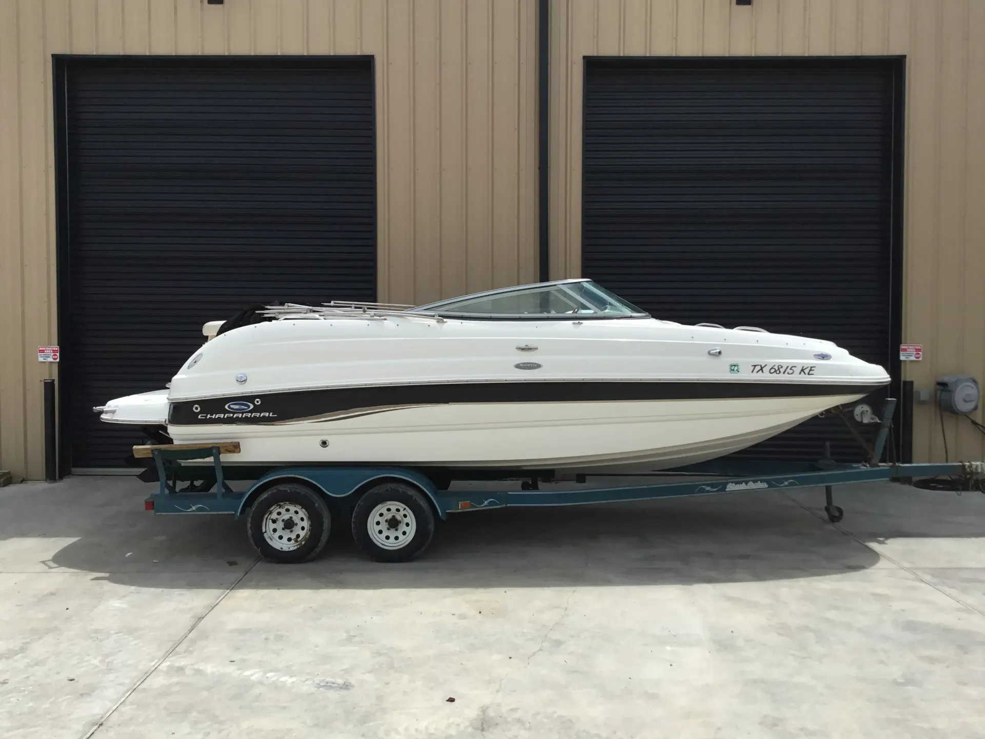 2005 Chaparral Sunesta 216 – MerCruiser 5.0 MPI | Freshwater Only | No Saltwater Use | 14 Passenger