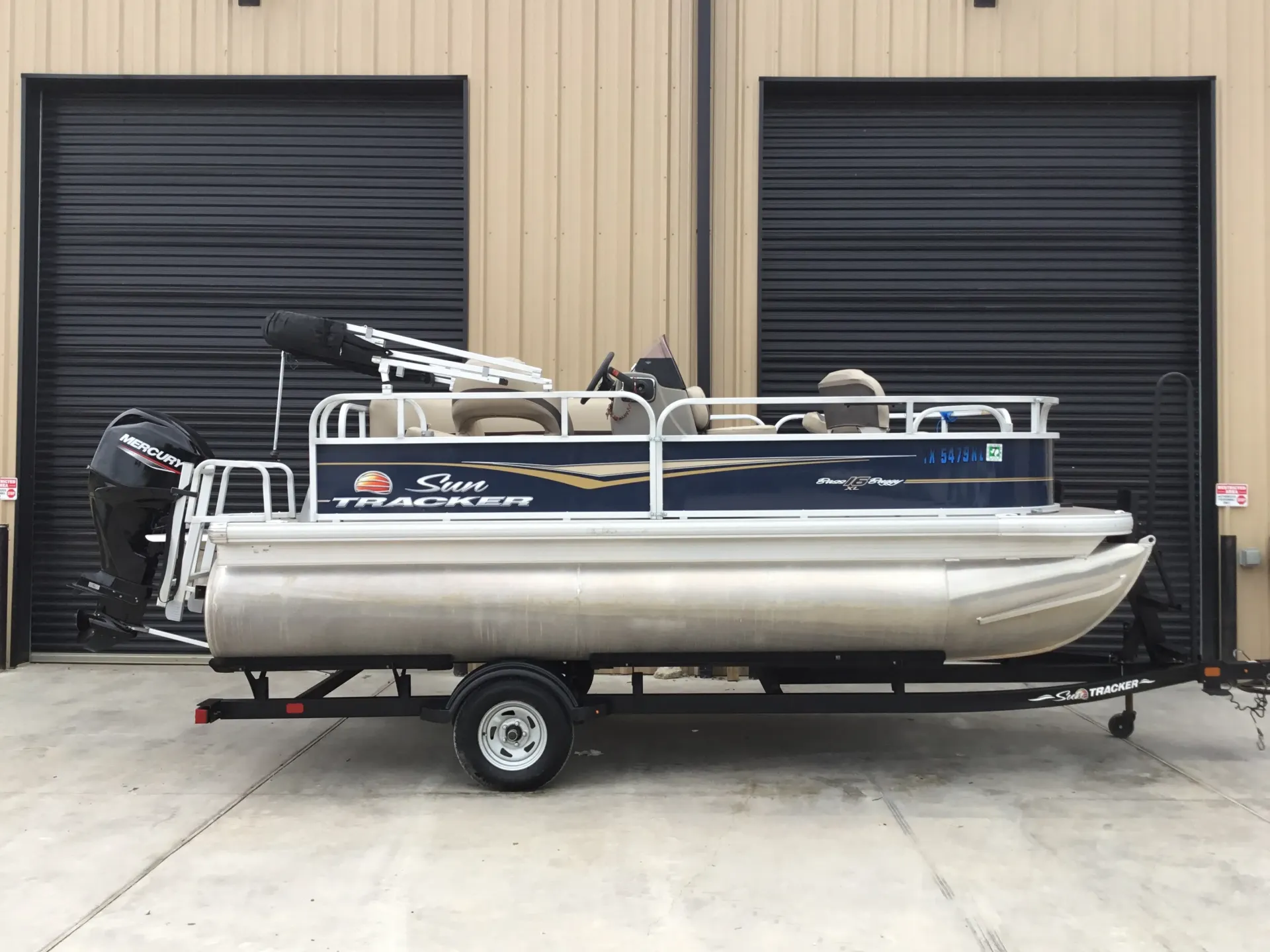 [10054] 2022 Sun Tracker Bass Buggy 16 XL – Like New | Freshwater Only | Warranty On Motor | Trailer Included