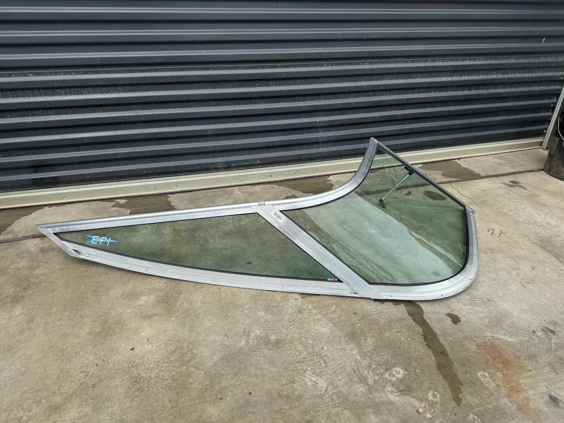 1995 MasterCraft Maristar 200 VRS Windshield – OEM Curved Glass Assembly