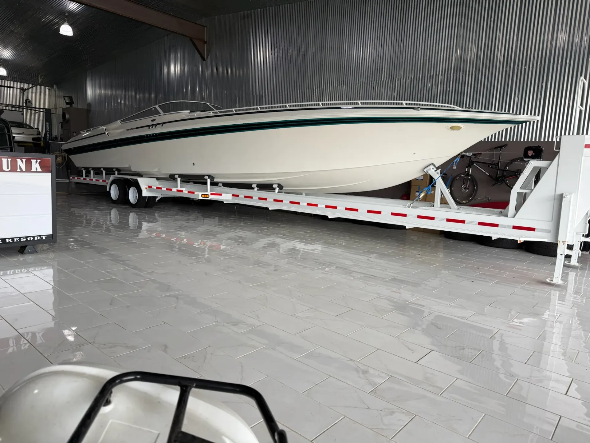 2000 Fountain 47 Lightning – Triple 525HP Mercury – Only 91 Hours