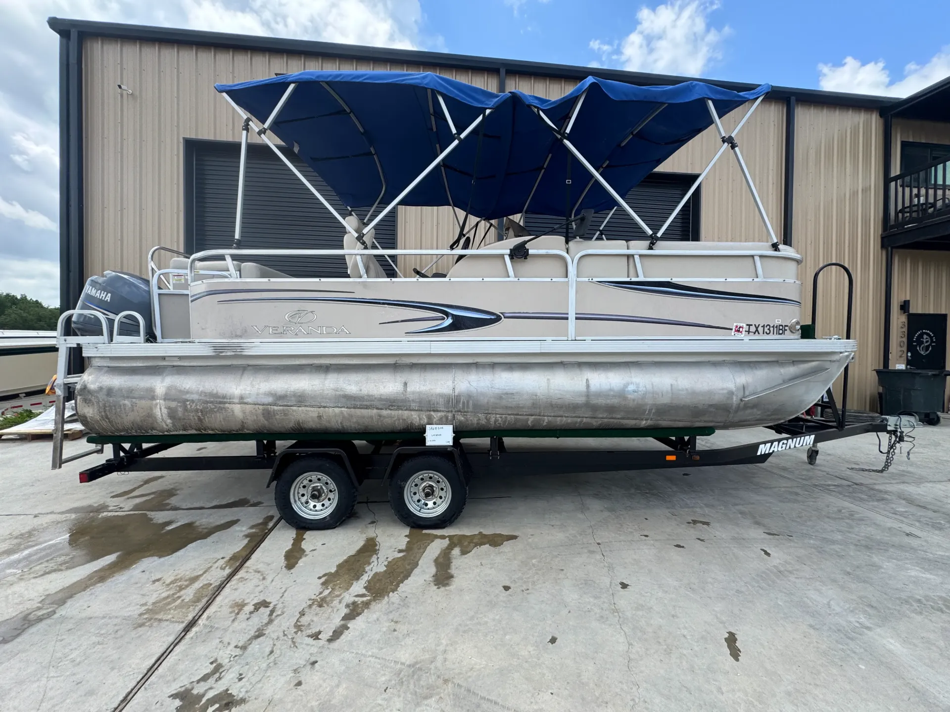 2011 Veranda Tritoon 20'6" – Yamaha 150 Four Stroke – Trailer Included