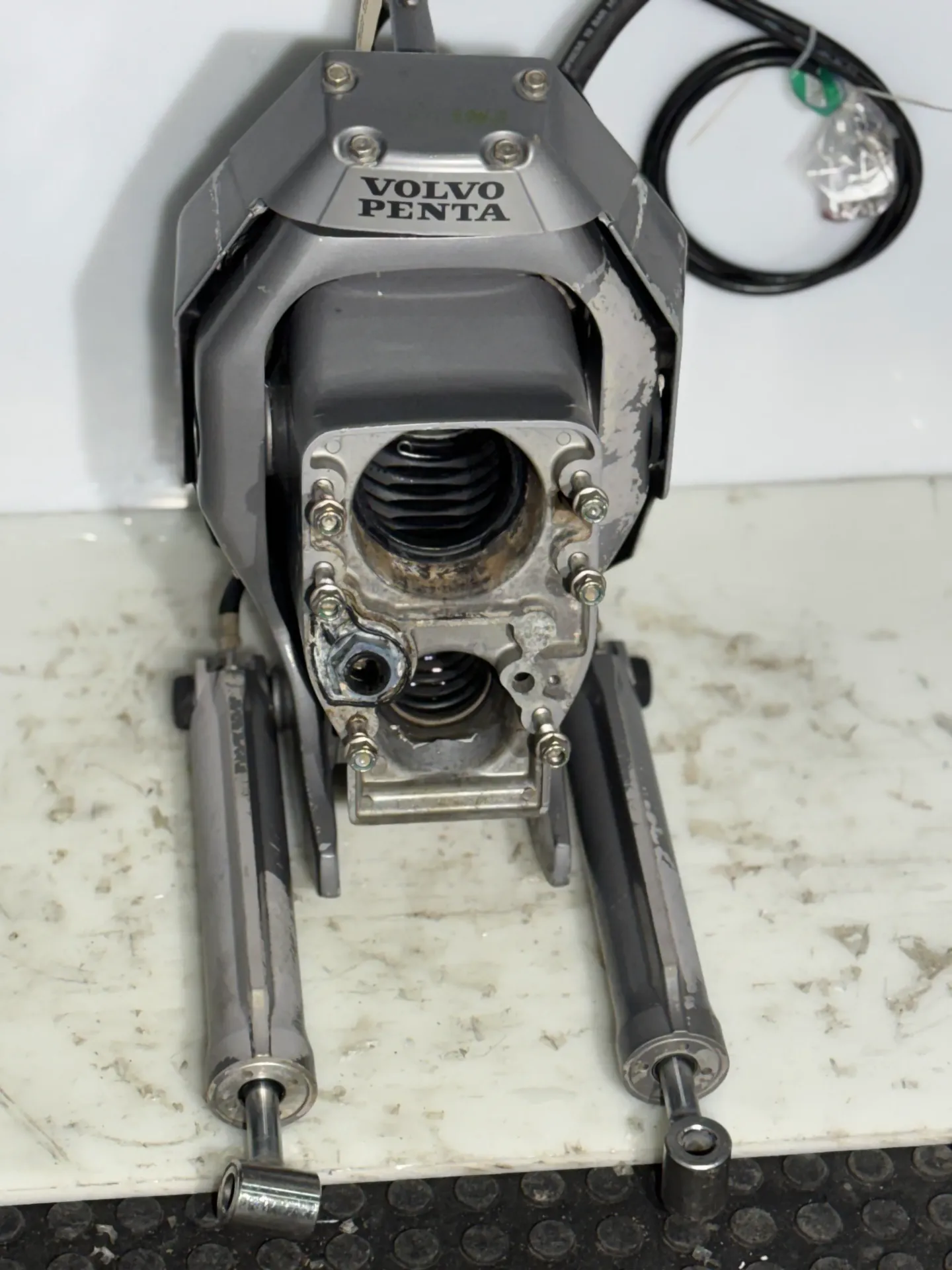 OEM Volvo Penta Transom Shield / Gimbal Housing Assembly w/ Trim Rams & Inner Transom Plate