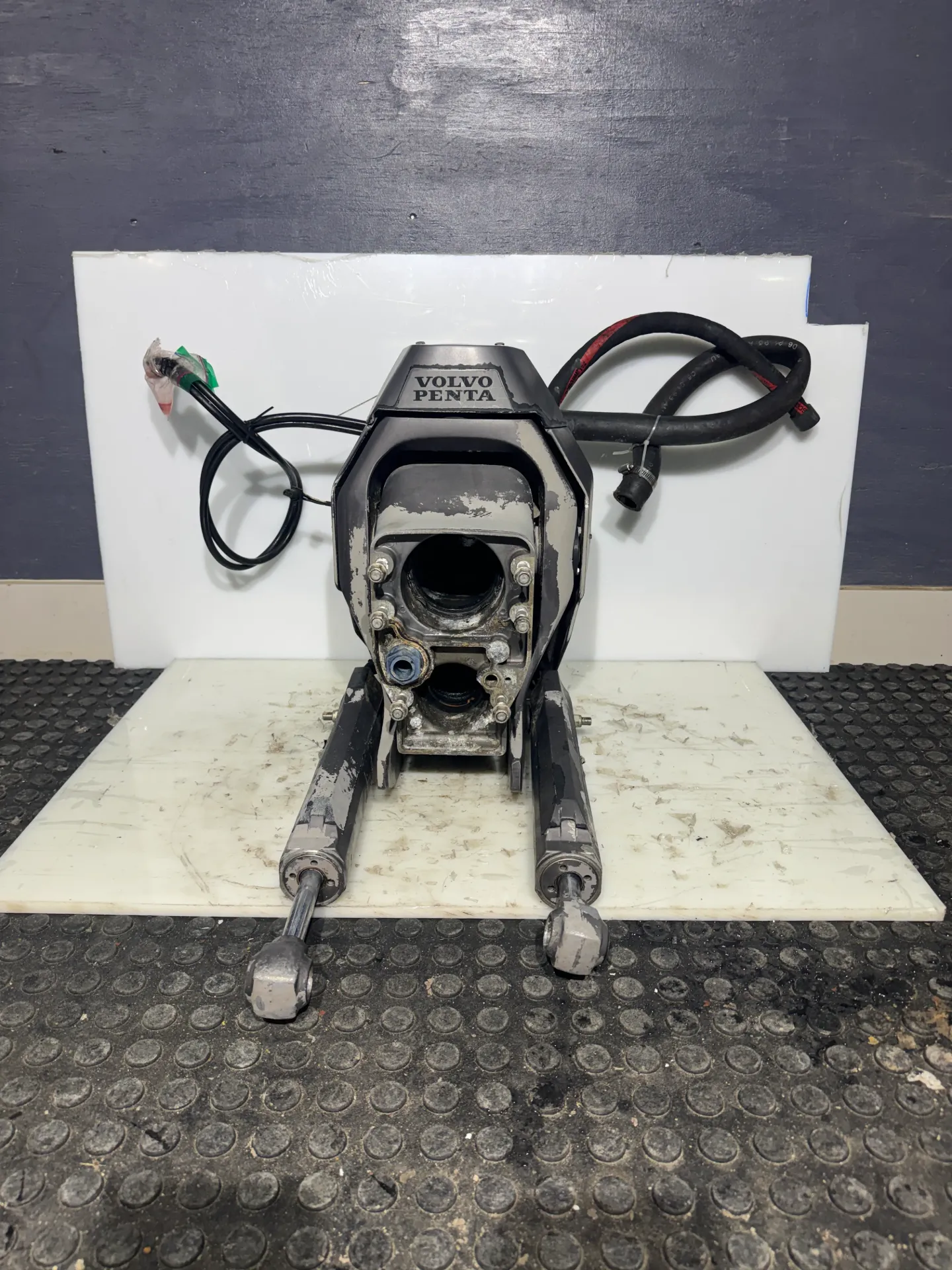 OEM Volvo Penta SX / DPS Sterndrive Transom Shield Gimbal Housing Assembly