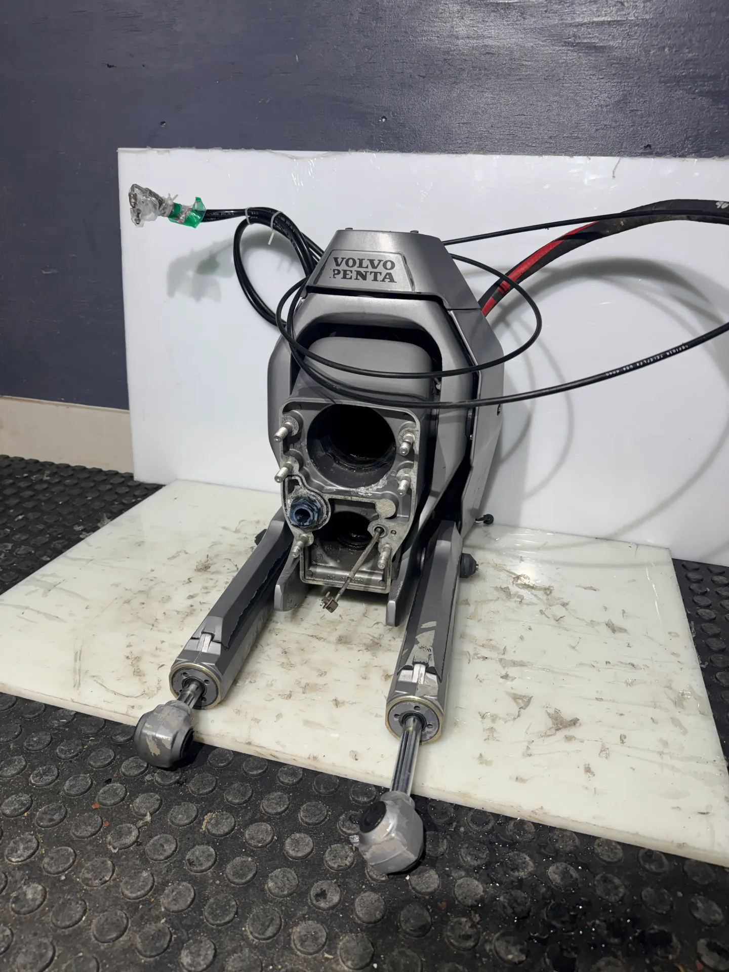 OEM Volvo Penta SX / DPS Sterndrive Transom Shield Gimbal Housing Assembly
