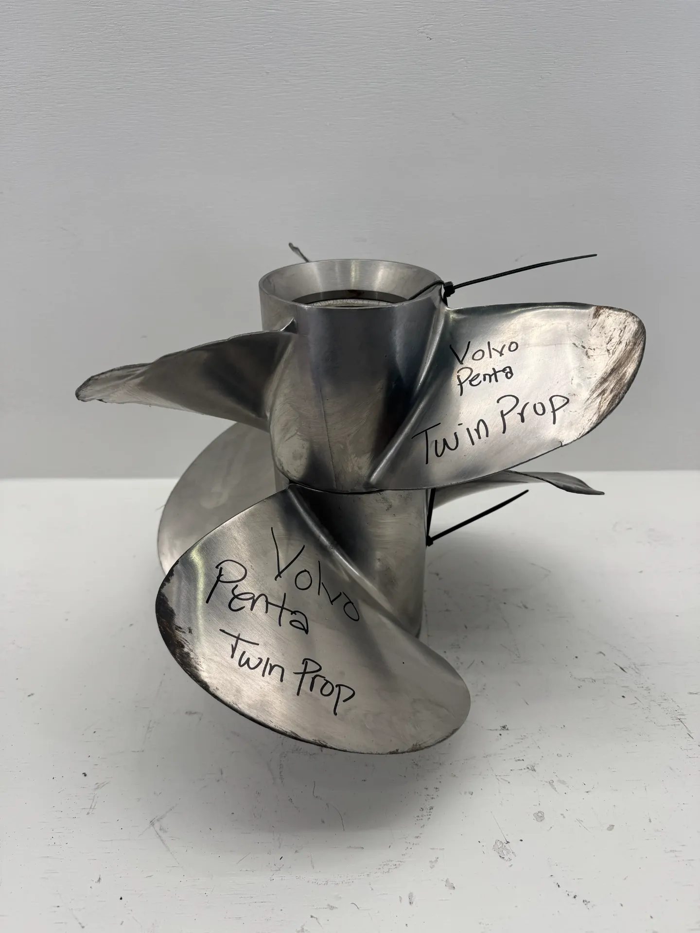 OEM Volvo Penta DuoProp F5 Stainless Steel Propeller Set – P/N 3851475 & 3851465