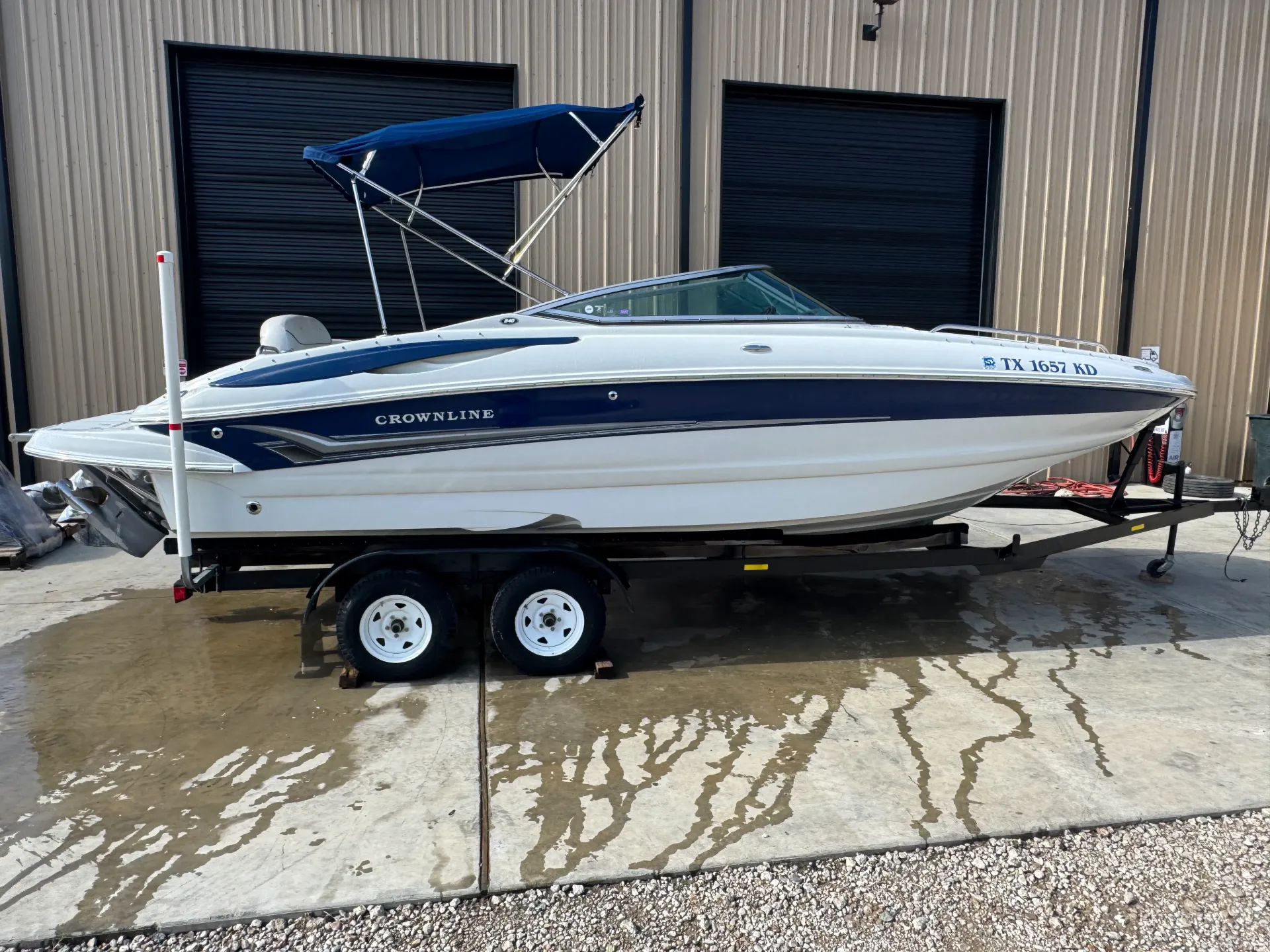 2005 Crownline 240 EX Deck Boat – 24’6” – 420 Hours – Deep-V Hull | Freshwater Only – Trailer Included