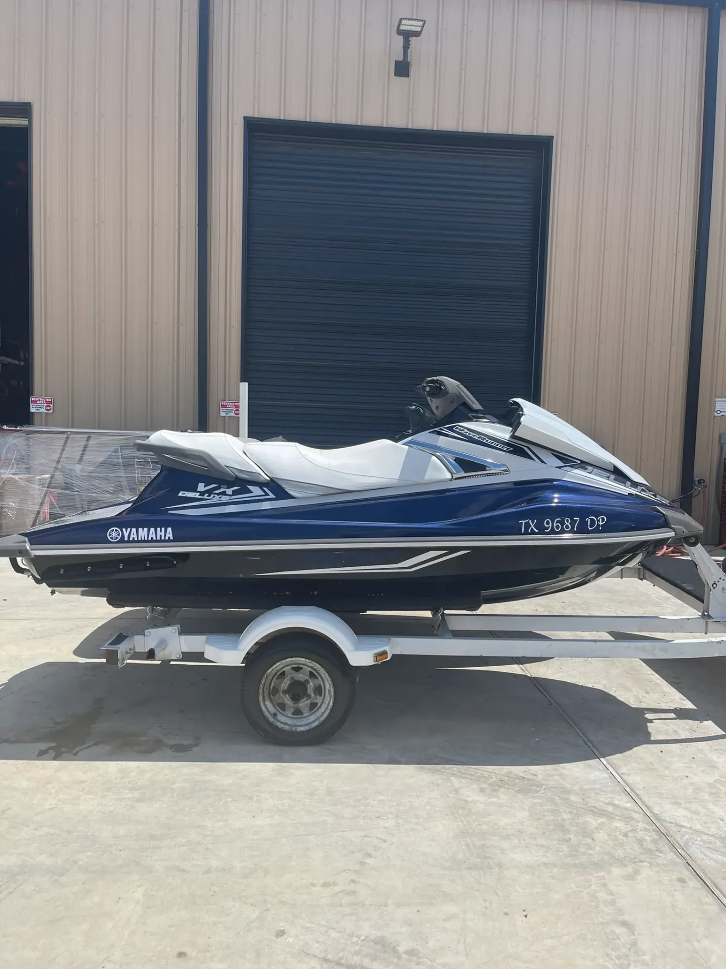 2016 Yamaha VX Deluxe Waverunner – TR-1 1049cc 4-Stroke – 3 Passenger