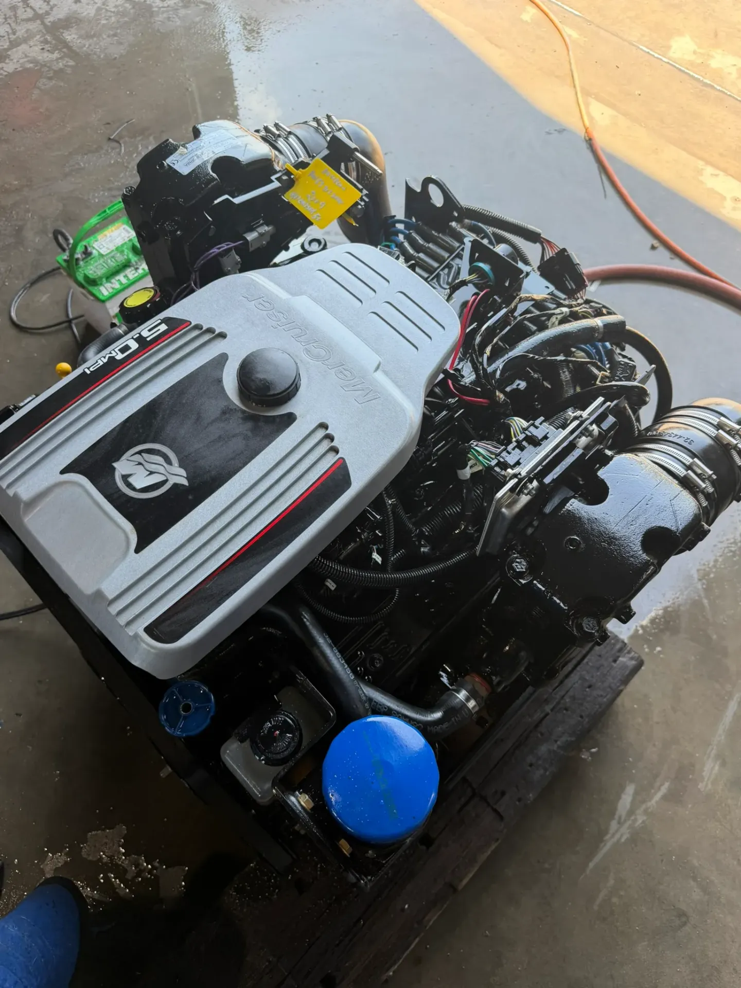 2009 MerCruiser 5.0 MPI V8 Marine Engine – 260 HP – Freshwater Used – 200 PSI Compression