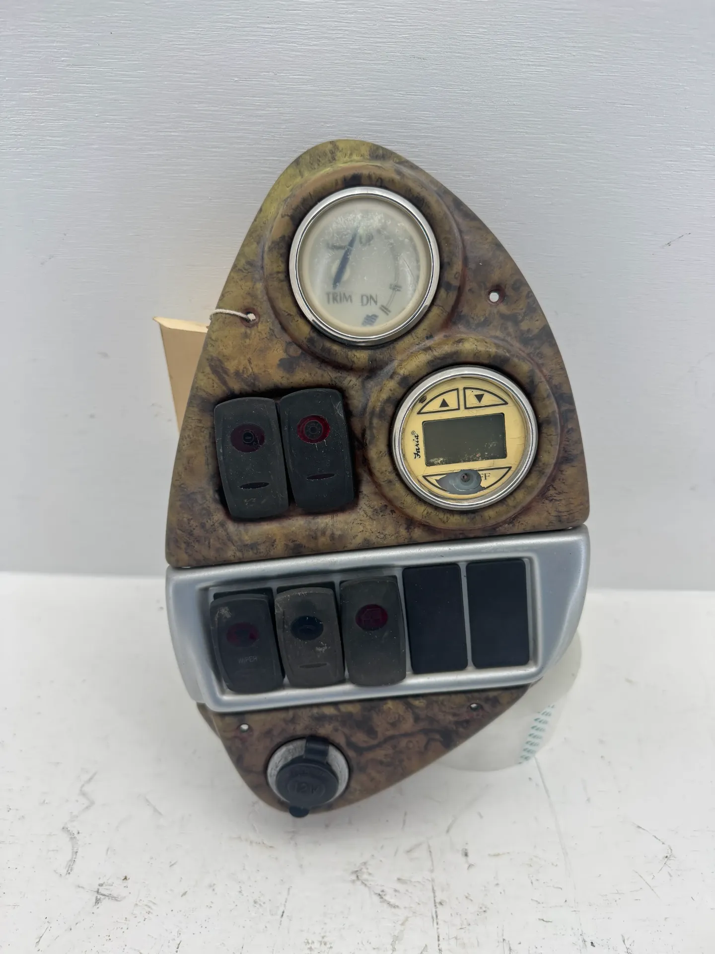 OEM 2005 Four Winns Trim Gauge, Faria Depth Finder & Switch Panel Assembly – 12V Outlet – Dash Panel