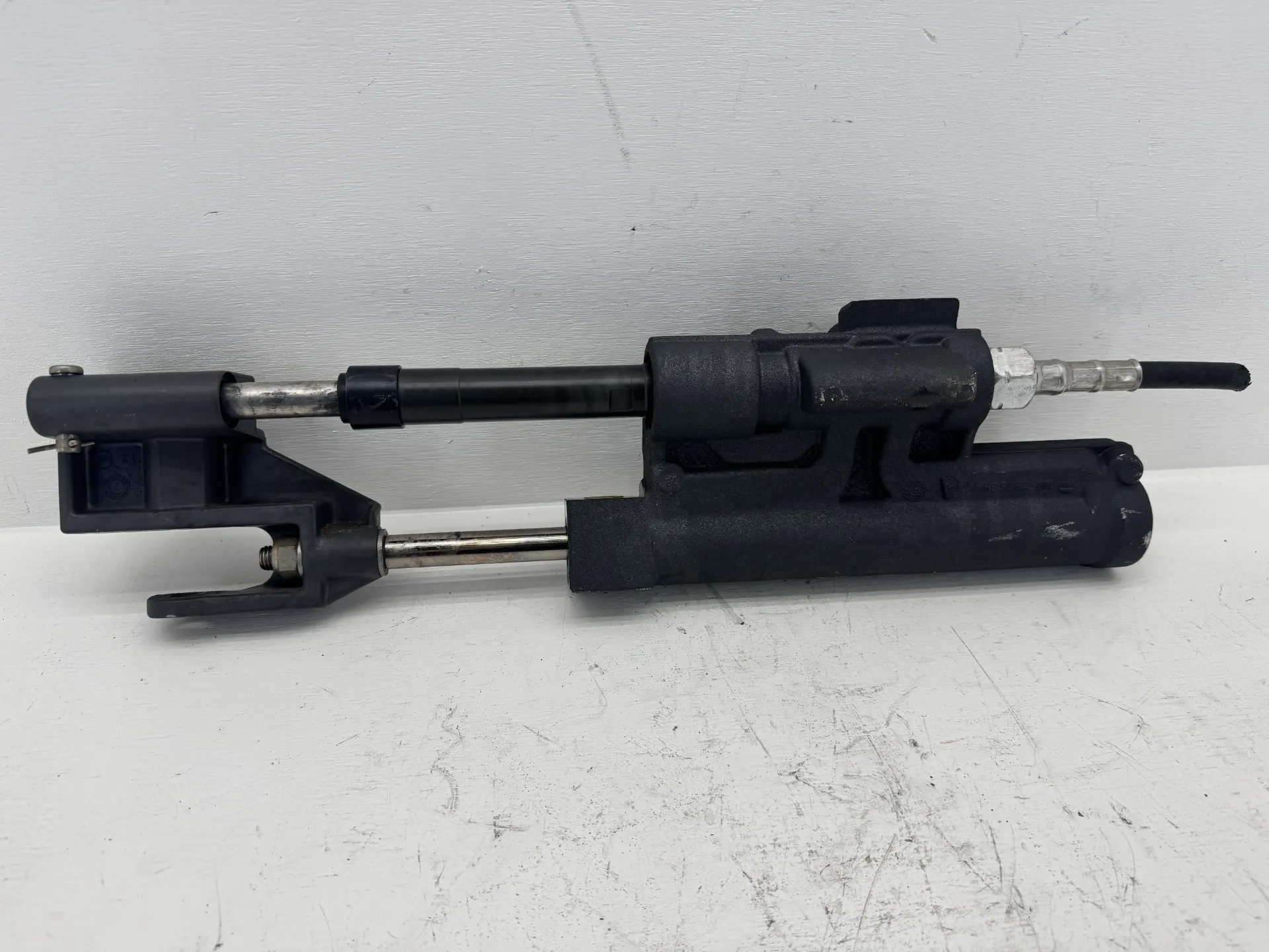 OEM Volvo Penta Hydraulic Power Steering Actuator Assembly Sterndrive