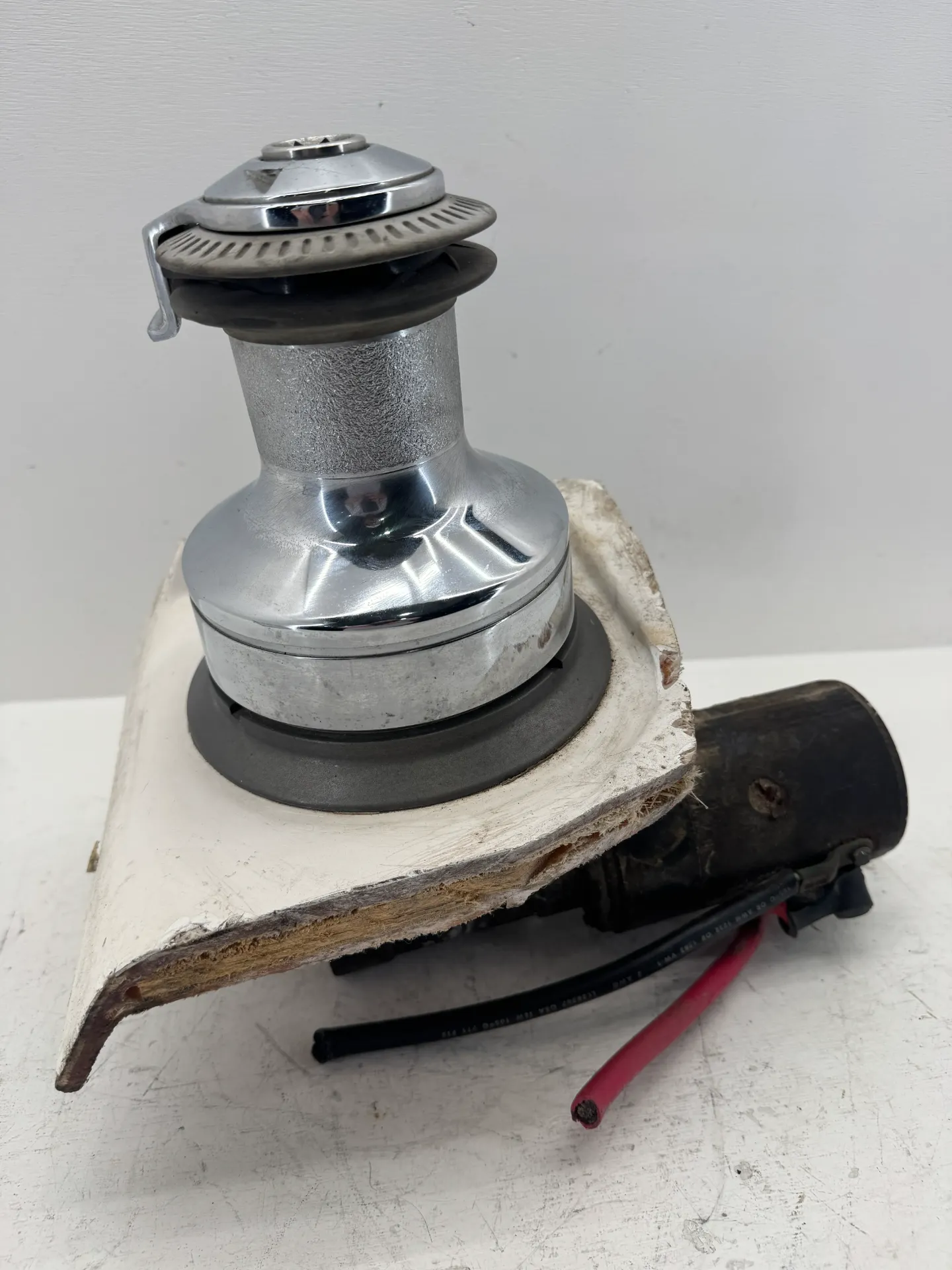 OEM Lewmar Ocean Series 40 Self-Tailing Electric Winch Assembly Sailboat 12V