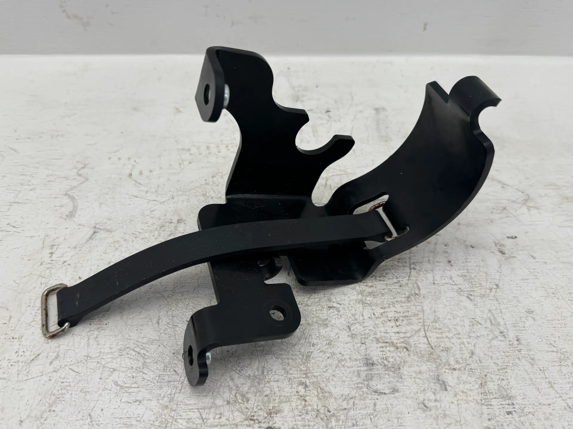 OEM Mercury MerCruiser 4.5L MPI V6 Engine Mounting Bracket Assembly w/ Retaining Strap