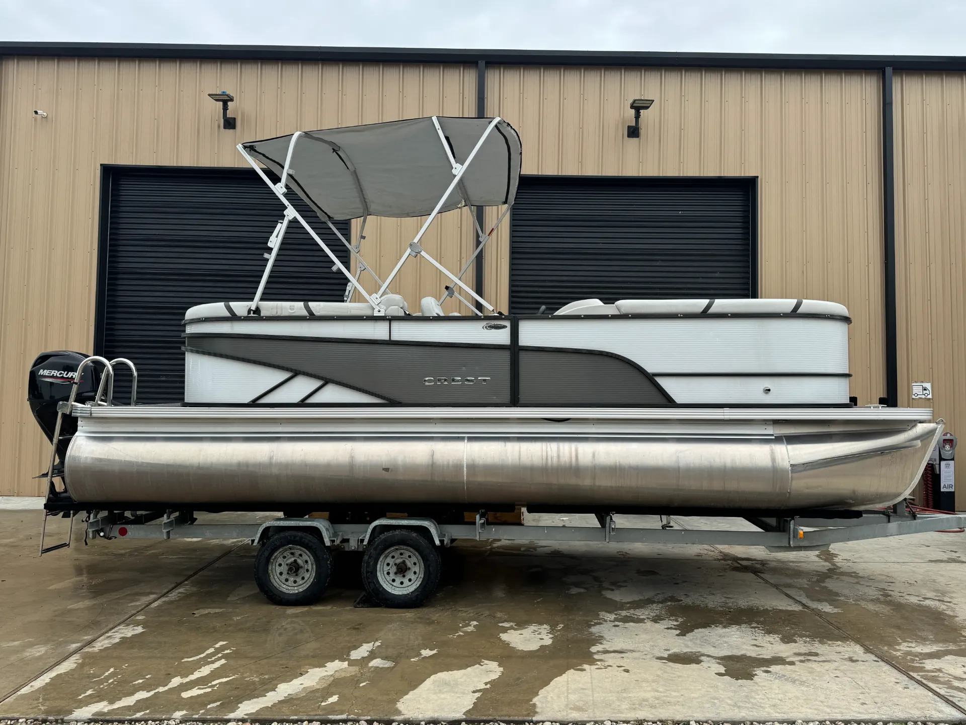 2023 Crest Classic LX Pontoon | Mercury 40HP Command Thrust FourStroke | Freshwater | Only 10 Hours