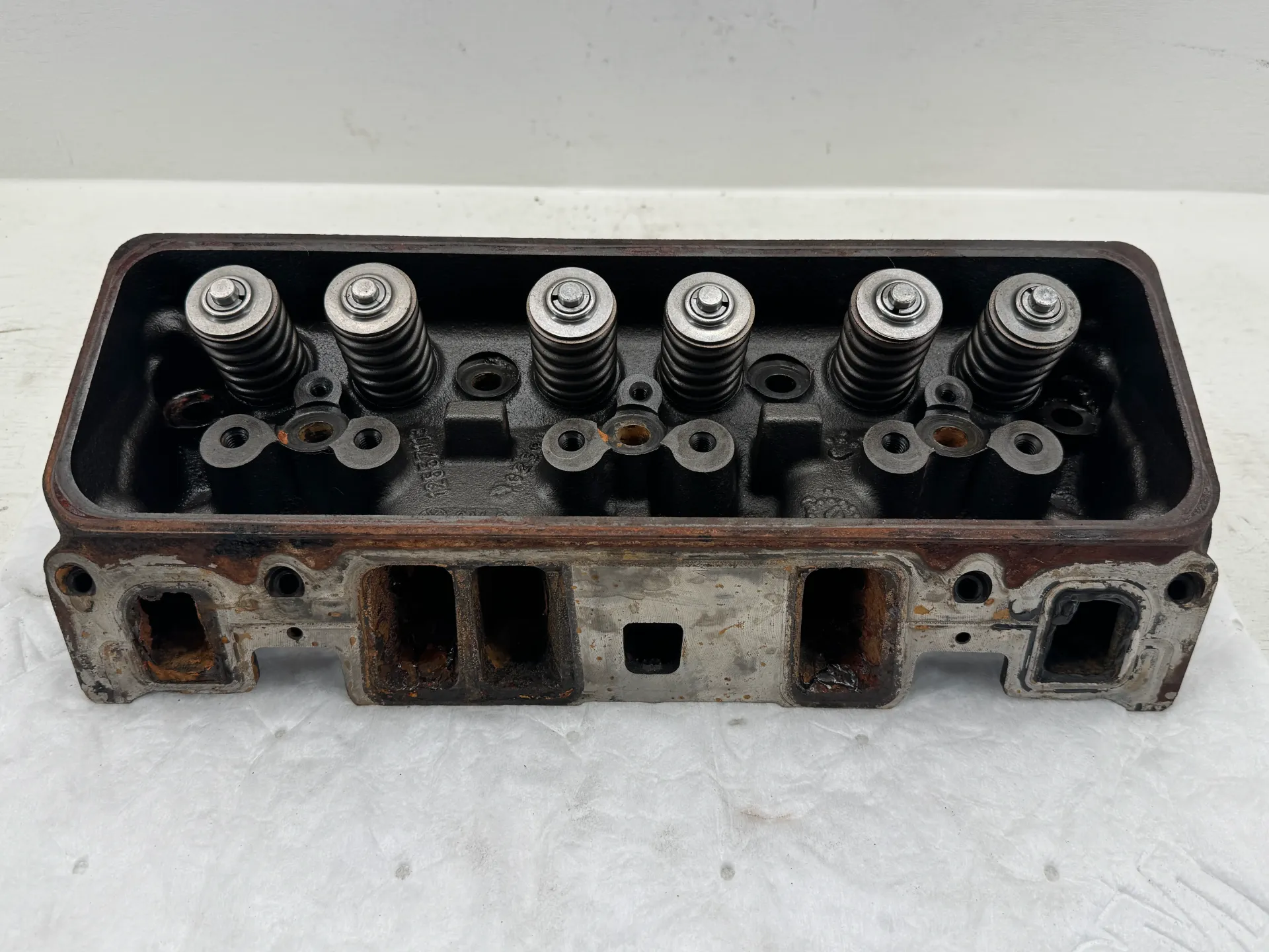 OEM MerCruiser 4.3L V6 Cylinder Head 12557113 GM Marine Cast Iron Valve Assembly