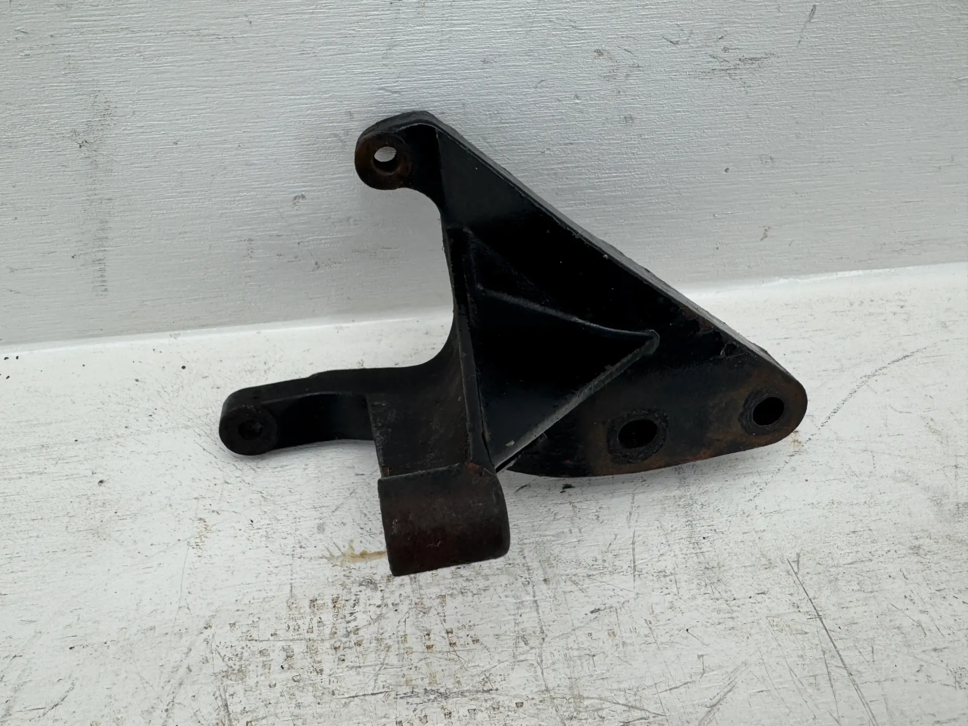 [10629] OEM Mercury MerCruiser Sea Water Pump Mounting Bracket 865143C / 865143T01