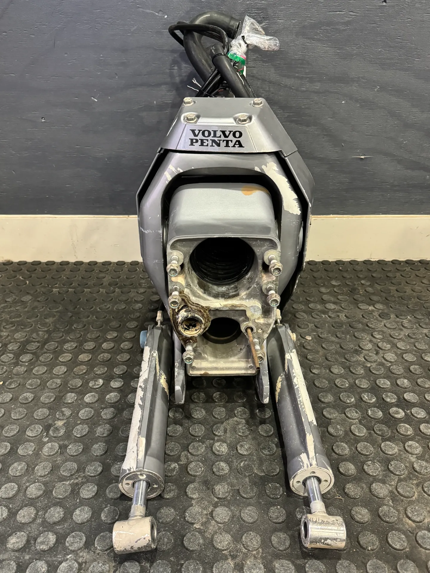 OEM Volvo Penta Sterndrive Transom Shield Gimbal Housing Assembly w/ Trim Rams