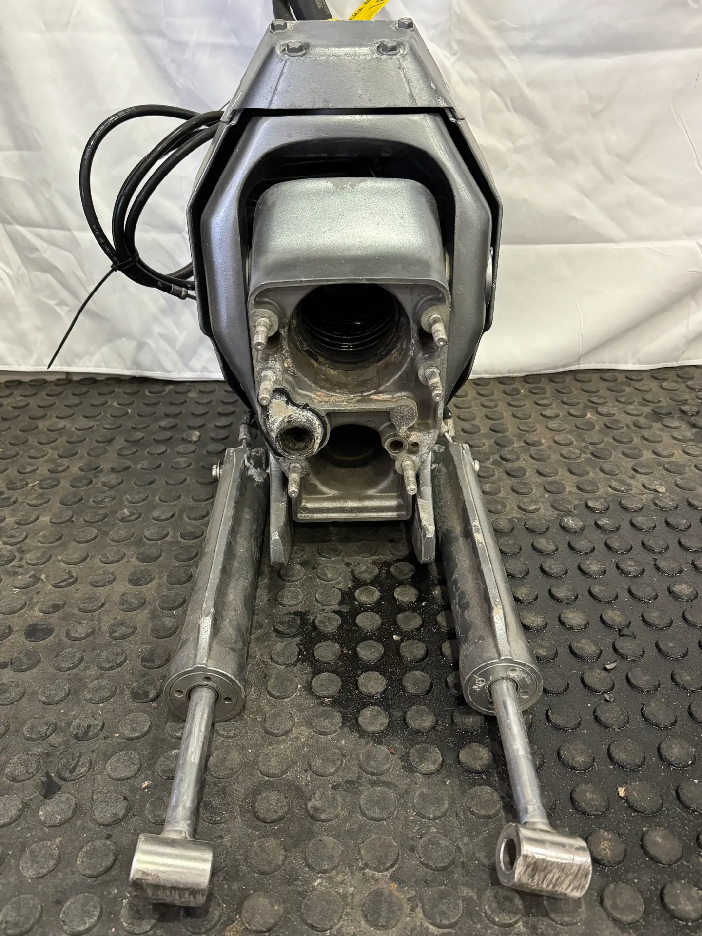 [10808] OEM Volvo Penta SX-M DP-SM Gimbal Housing Transom Shield Trim Cylinder Assembly