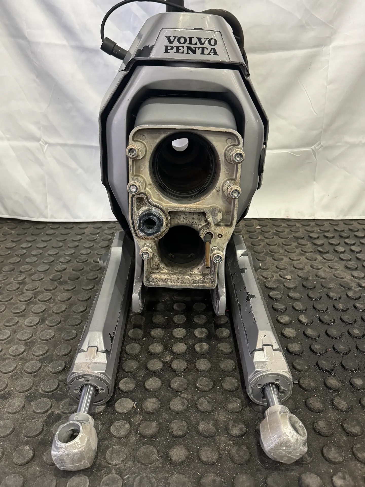 Volvo Penta SX-M DP-SM Gimbal Housing Transom Shield Assembly w/ Trim Cylinders
