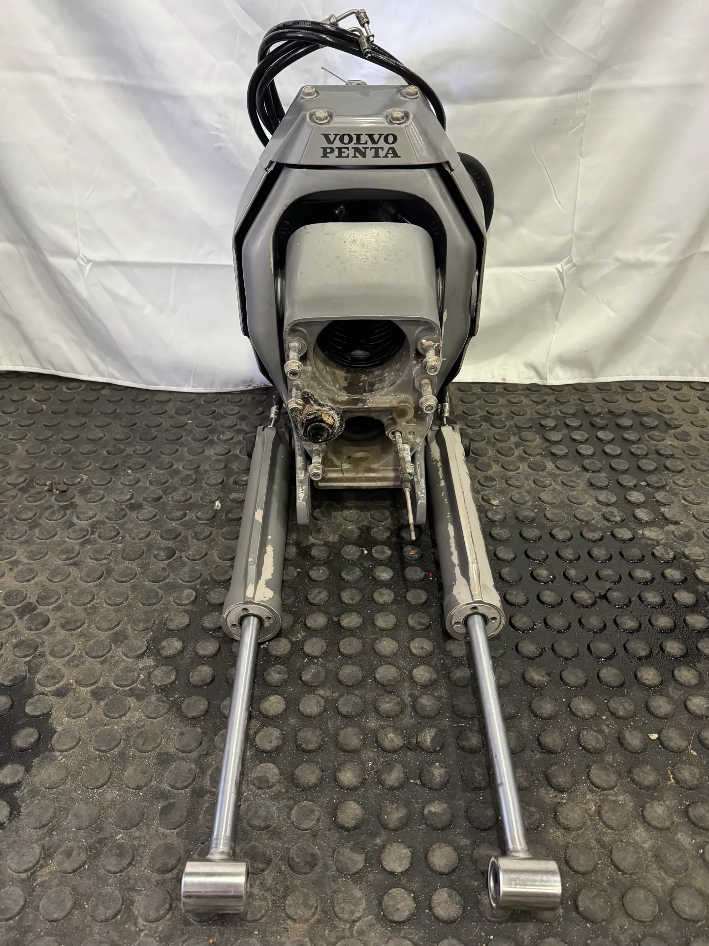 Volvo Penta SX DP Sterndrive Gimbal Housing Transom Shield w/ Trim Cylinders