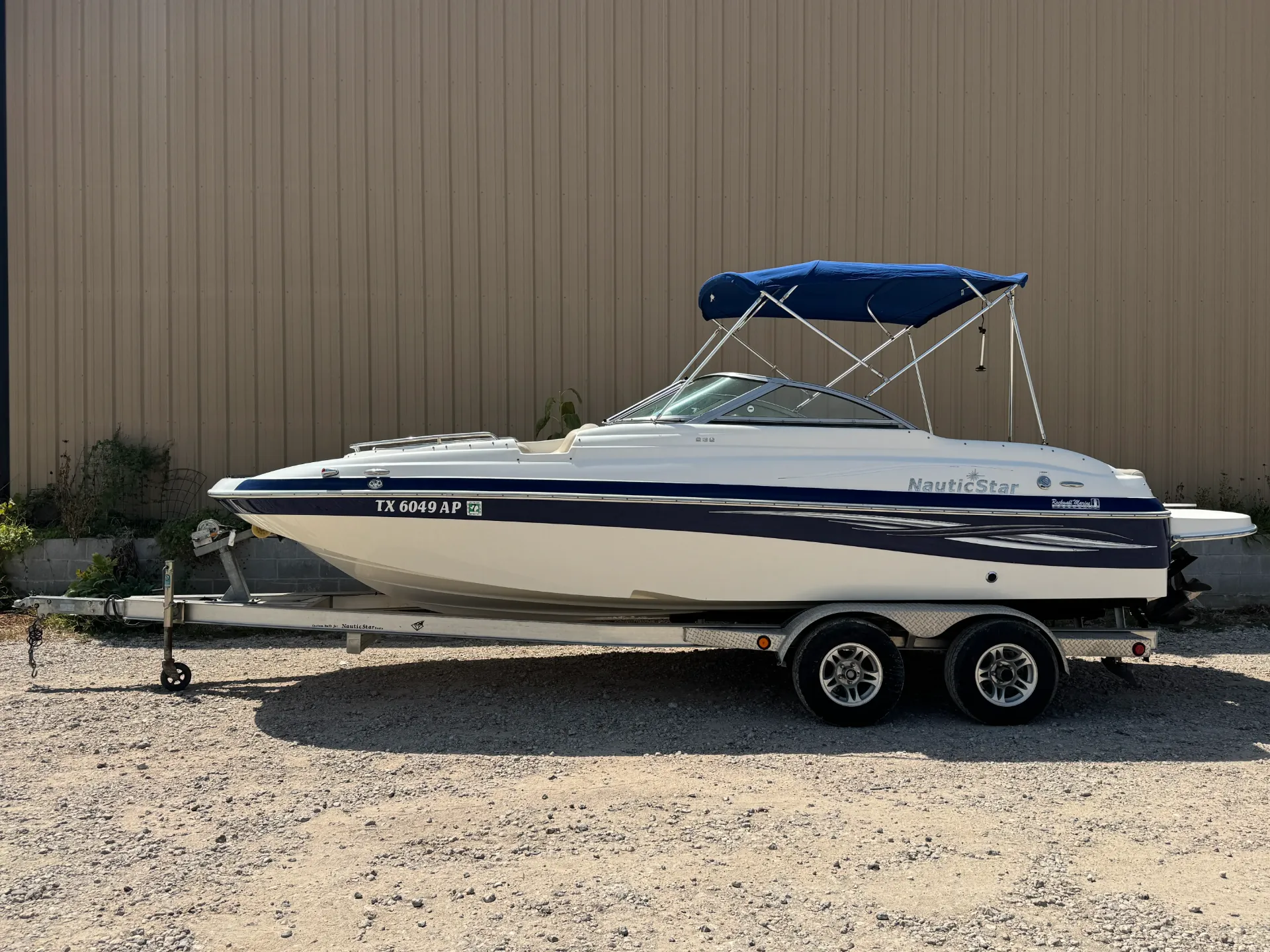 2008 NauticStar 232 DC Sport Deck – MerCruiser 5.0L V8 | 213 Hours | Trailer