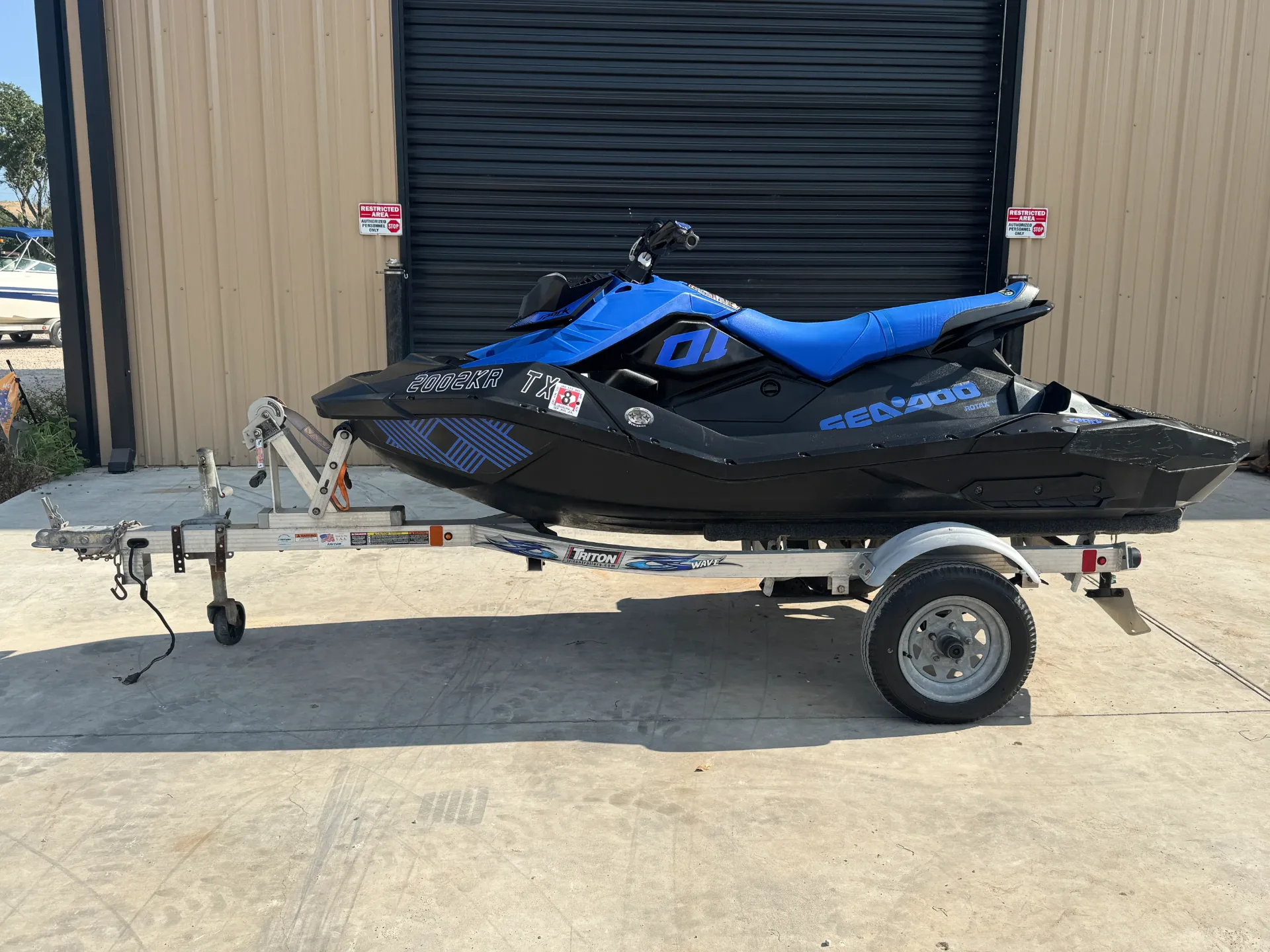 2023 Sea-Doo Spark Trixx 3UP – Rotax 900 ACE 90HP | 40 Hours | Triton Trailer