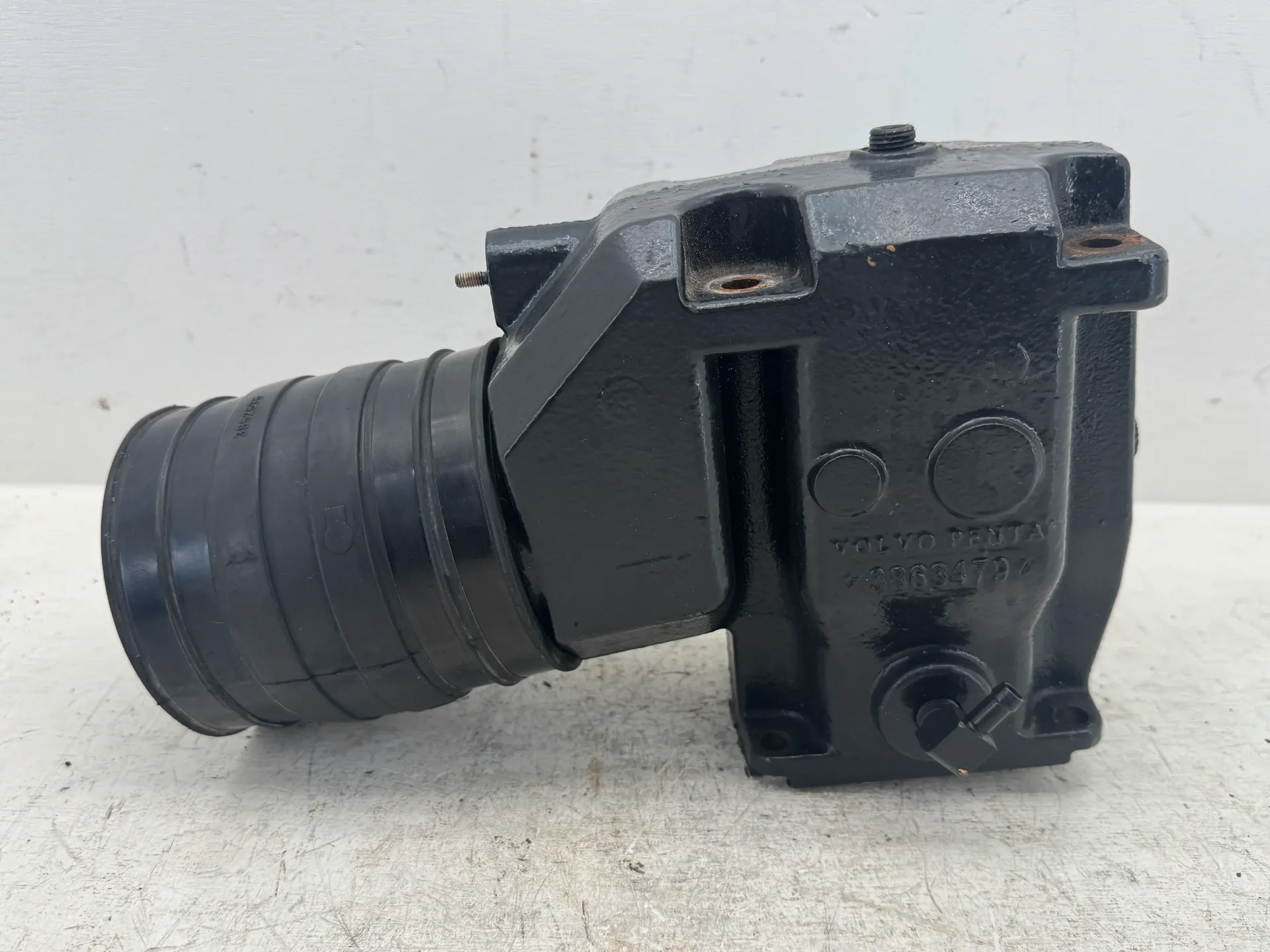 OEM Volvo Penta Exhaust Riser Elbow 3863479 GM Marine Engine w/ Bellows