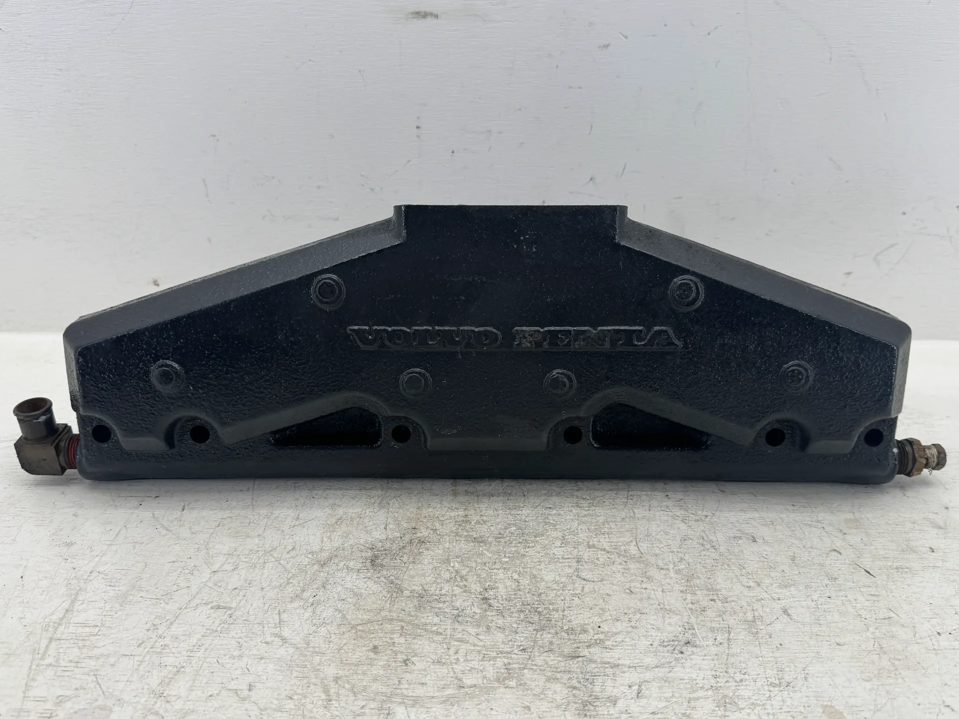 [10751] OEM Volvo Penta 5.0L 5.7L V8 Exhaust Manifold 3857579 Center Rise Cast Iron