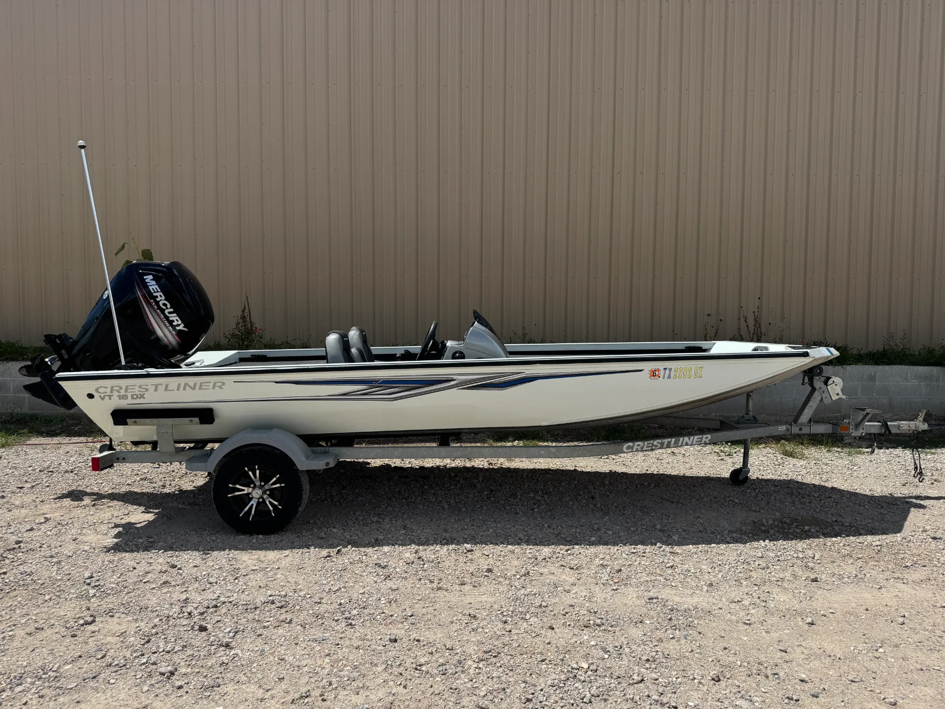 2017 Crestliner VT 18 DX | Aluminum Fishing Boat | Mercury 90HP FourStroke | 400 Hours