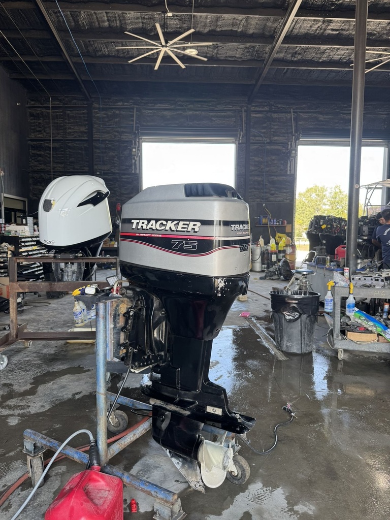 1996 Tracker Pro Series 75HP Outboard Motor | 3-Cylinder 2-Stroke | 140 PSI Compression